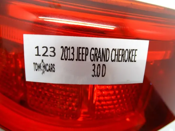 Lámpara Trasera Izquierda Jeep Grand Cherokee WK2 P68110001AC image 7