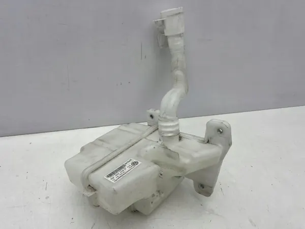 Pesulaitteen säiliö OEM 3Q0955448D VW Golf VII:lle image 6