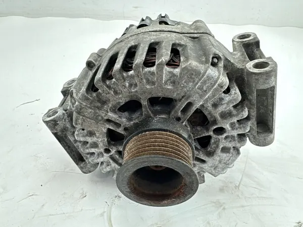 Mercedes-Benz C W205 2015 Vaihtovirtageneraattori A0009067802 image 2