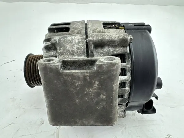 Mercedes-Benz C W205 2015 Vaihtovirtageneraattori A0009067802 image 3