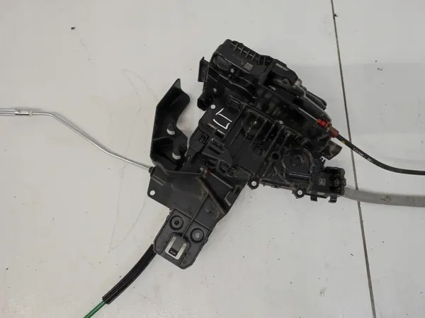 Vänster bakdörrslås Mercedes E-Klass W213 AMG image 2