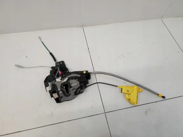 Vänster bakdörrslås Mercedes E-Klass W213 AMG image 5