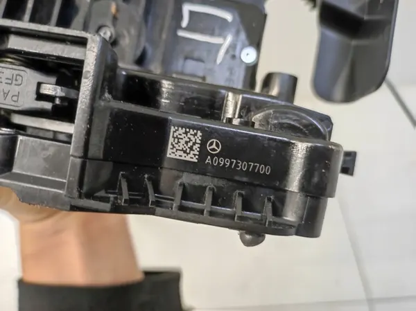 Vänster bakdörrslås Mercedes E-Klass W213 AMG image 8