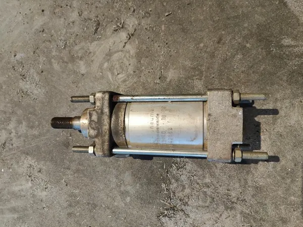 Cylindre Pneumatique ORSTA TGL 42869 63x40 image 1