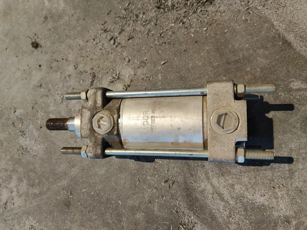 Cylindre Pneumatique ORSTA TGL 42869 63x40 image 5