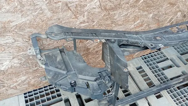 Parachoque dianteiro Audi A8 D3 3.0 TDI image 2