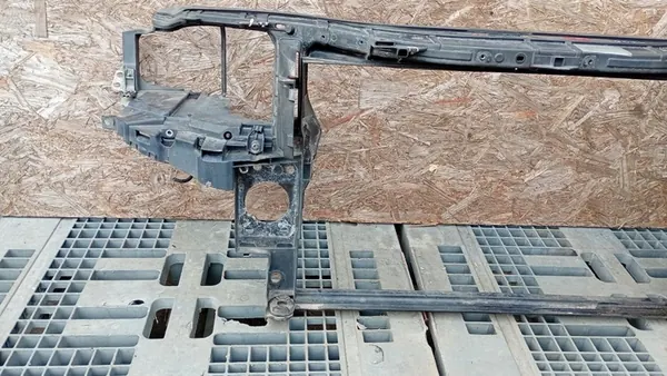 Parachoque dianteiro Audi A8 D3 3.0 TDI image 6