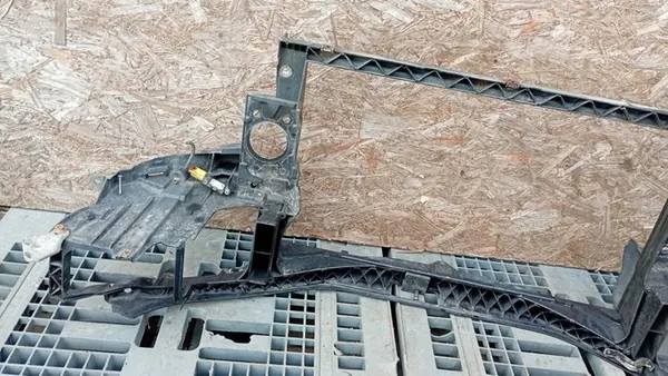 Parachoque dianteiro Audi A8 D3 3.0 TDI image 9