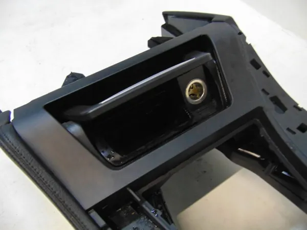 BMW 5 F10 F11 2.0D middenconsole armsteun OEM image 10