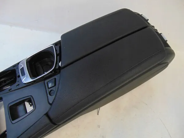 BMW 5 F10 F11 2.0D middenconsole armsteun OEM image 3