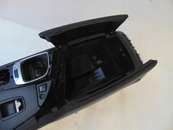 BMW 5 F10 F11 2.0D middenconsole armsteun OEM image 4