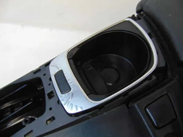 BMW 5 F10 F11 2.0D middenconsole armsteun OEM image 6