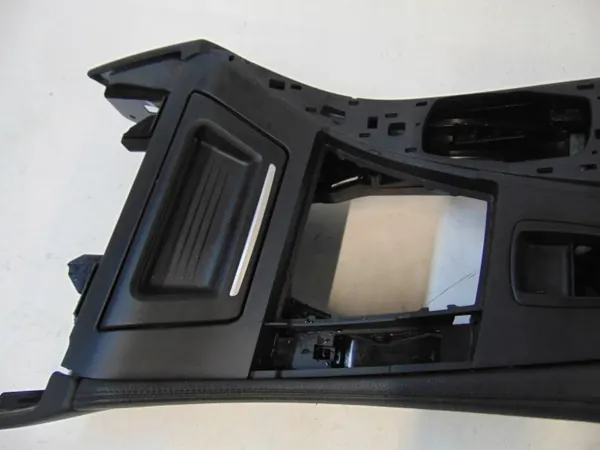 BMW 5 F10 F11 2.0D middenconsole armsteun OEM image 9