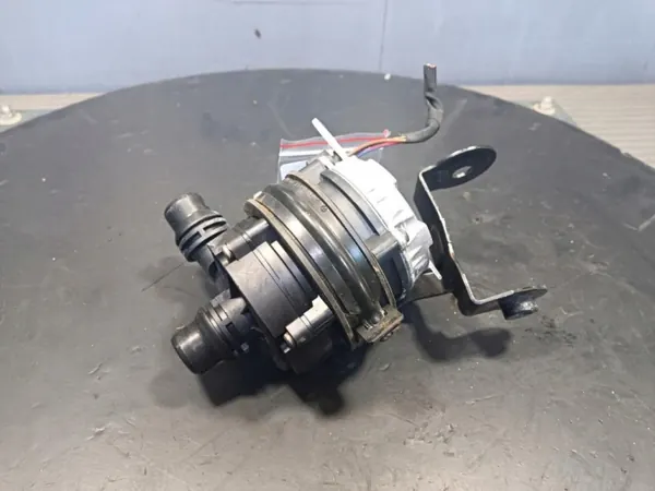 Mercedes vattenpump OEM A0005002686 - Begagnad image 2