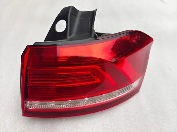 VW Passat B8 Kombi Luz Trasera Derecha + Maletero 3G9945096D image 2