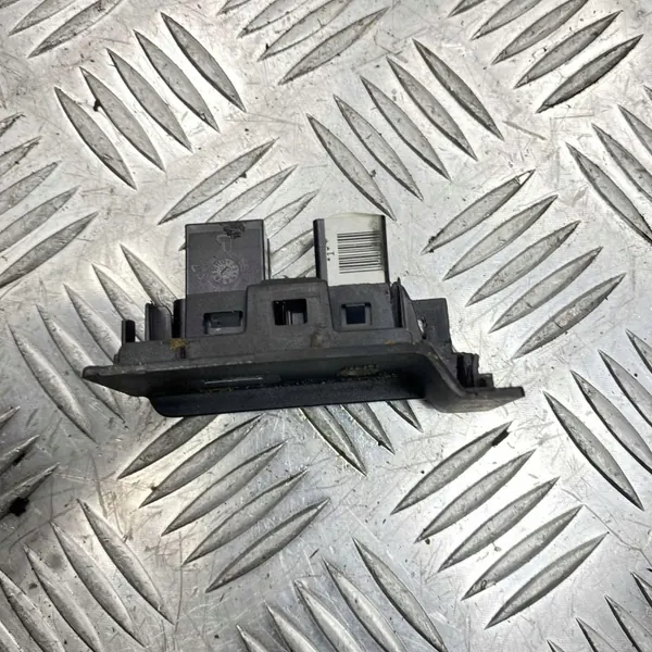 USB/AUX-port OEM ERQRQRF för Volvo V70/XC70/S80 image 3
