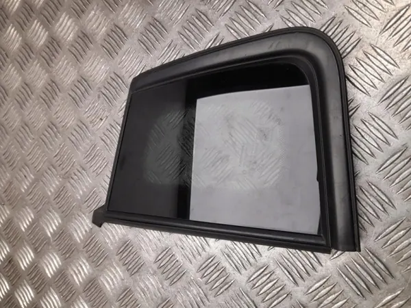 Jeep Compass 2018 vänster bakre sidoruta OEM 55112801 image 2