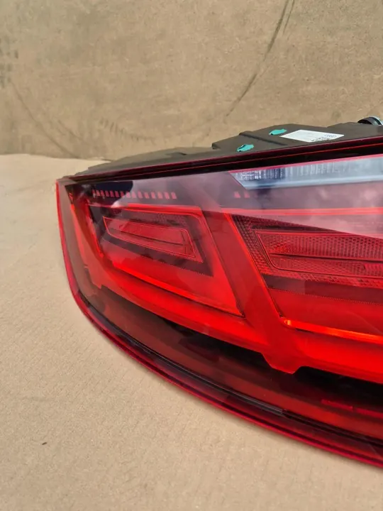 AUDI TT 8S Luz Trasera Izquierda LED 8S0945095E image 3