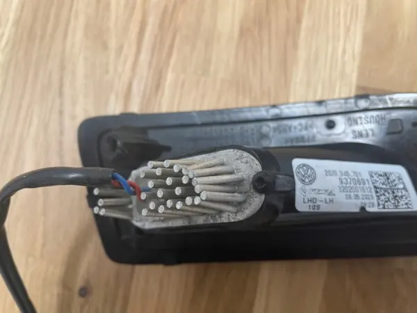 Réflecteur arrière gauche VW T-Cross OEM - Pièce d'occasion image 4