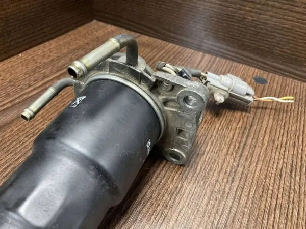Filtro de combustible Toyota OEM 2338027090 - Usado image 3