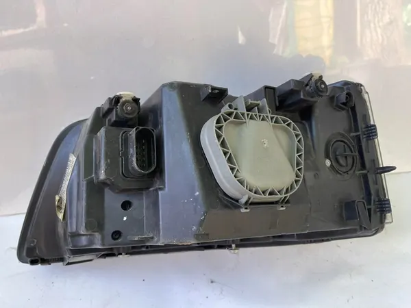 Farol Direito VW Transporter T5 image 5