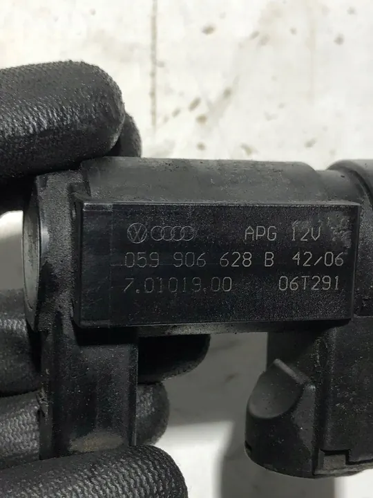 Válvula eletromagnética AUDI A6 AVANT 2.5L diesel 059906628B image 5