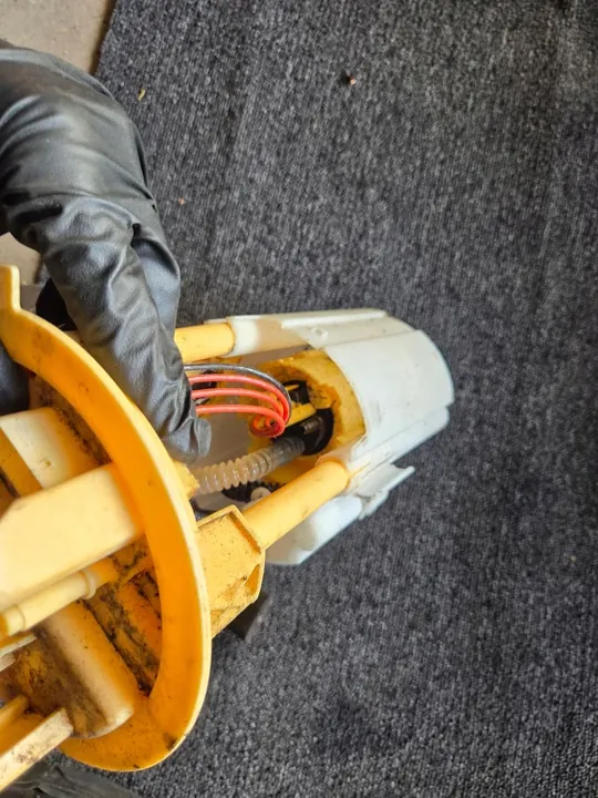 Bomba de combustible Mercedes Sprinter A907 470 24 00 image 4