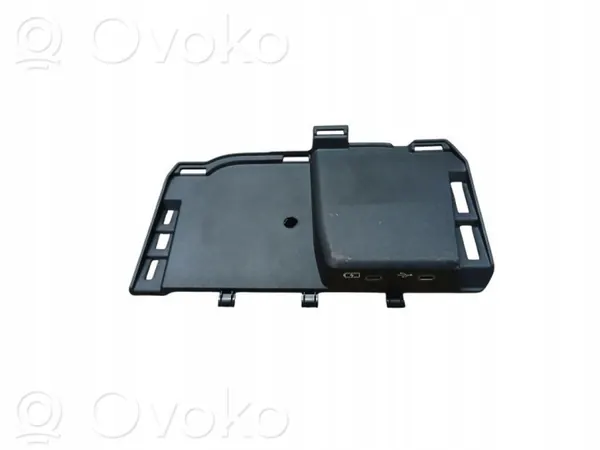 Prise USB Toyota OEM 588130D030 - Occasion image 2