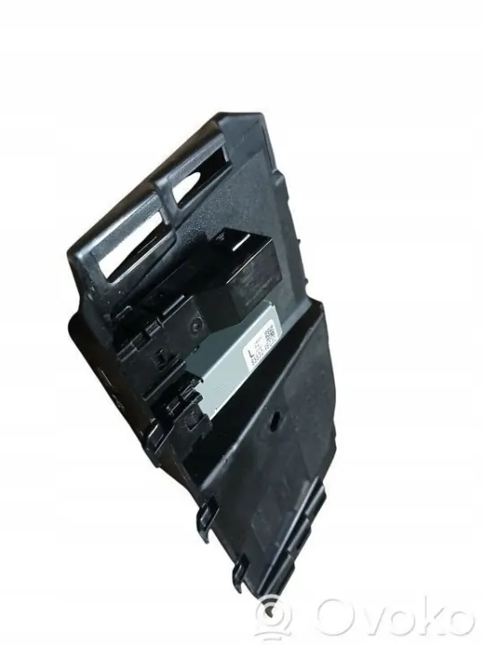 Prise USB Toyota OEM 588130D030 - Occasion image 7