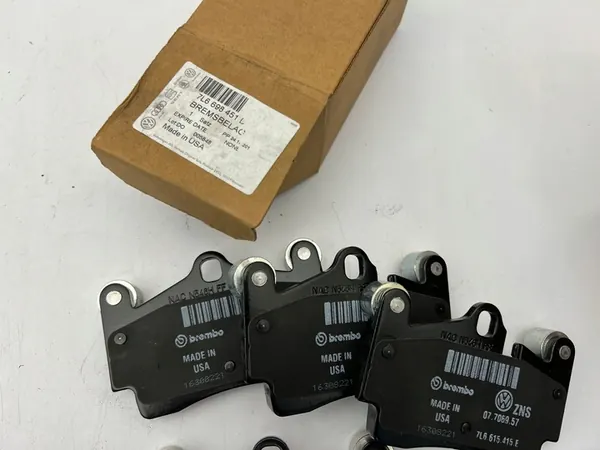 AUDI Q7 7L Achterremblokken Origineel Brembo Set image 3