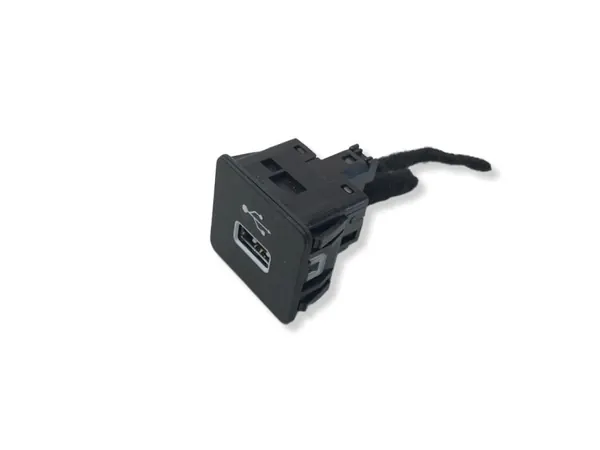 Puerto USB Honda OEM M85210 para ZR-V 2023-2024 image 2