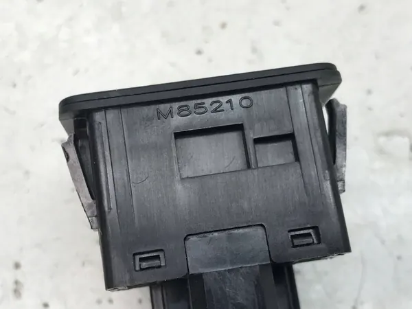 Puerto USB Honda OEM M85210 para ZR-V 2023-2024 image 4