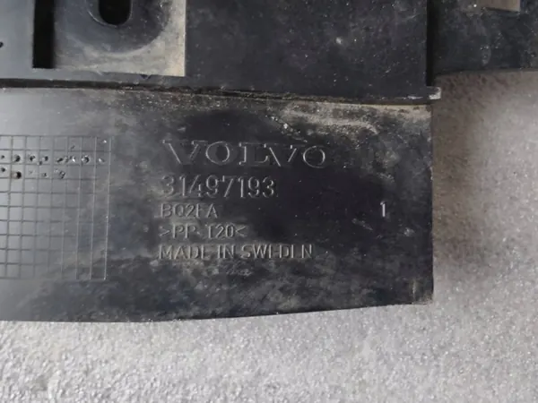 Volvo V60 2020 Protection sous-châssis avant gauche OEM 31497193 image 3