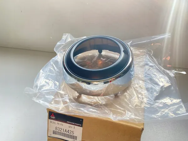 Cadre de Halogène Mitsubishi OE 8321A289 image 4