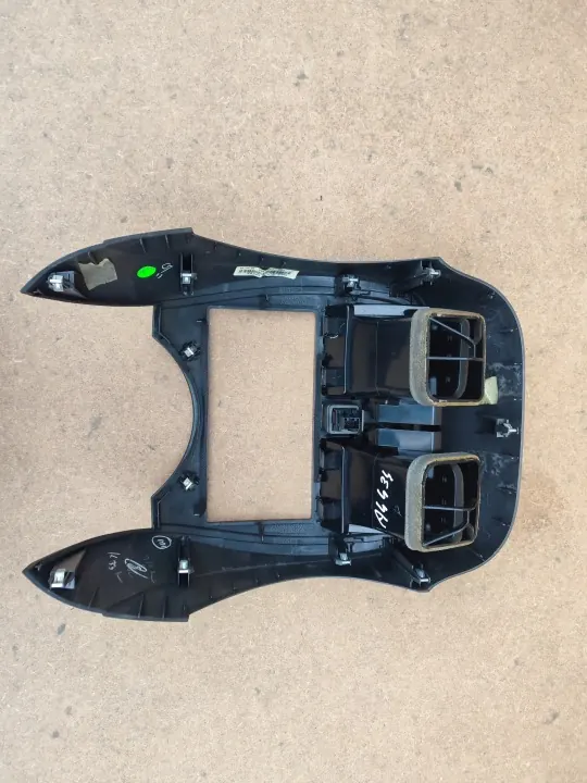 Mittluftgallren Nissan OE för Micra K13 2013-2016 image 5