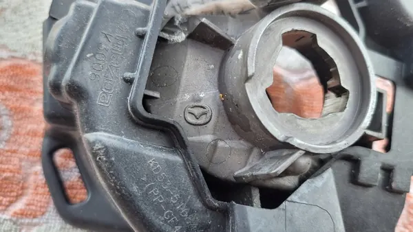 Faros antiniebla Mazda OE KD5351684A image 3