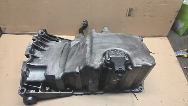 Oljeplåt Audi A4 B7 2.0 TDI 140HK BPW OEM 03G103603J image 3