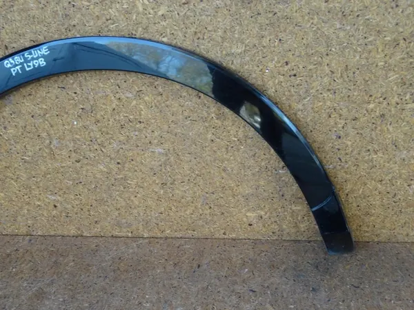 AUDI Q3 8U S-LINE 11-14 Oikea Takalokasuoja image 2