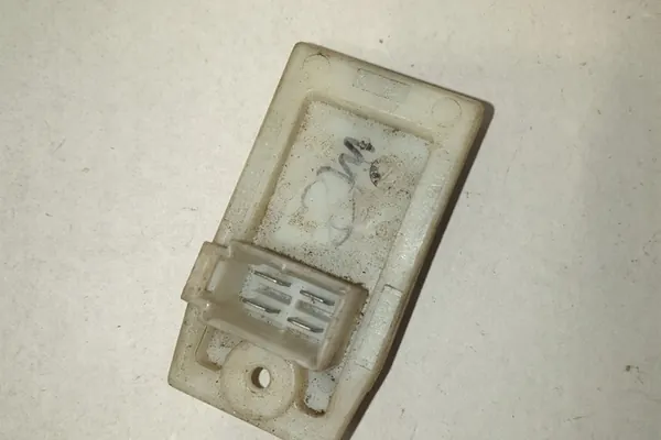 Heater Fan Relay FORD MONDEO I 1.8L image 2