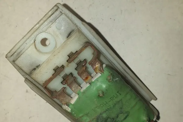 Heater Fan Relay FORD MONDEO I 1.8L image 3