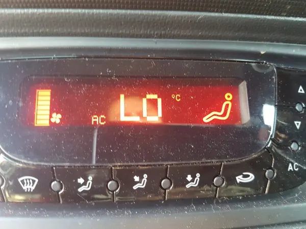 Seat Ibiza IV Lämmitysohjauspaneeli OEM 6J0820043A image 3