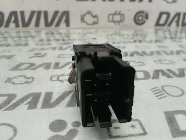 VW Golf Warnlichtschalter Front Zentrum 2007 Hatchback OEM image 2