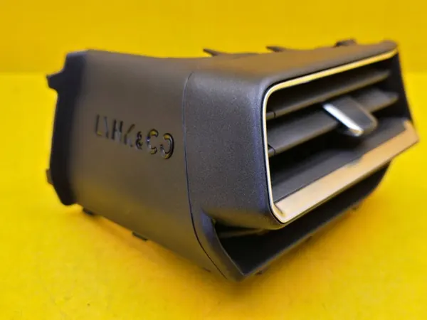 Lynk & Co 01 vasen konsolin ilmanvaihtohila OEM 8890214160 image 2