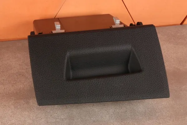 OEM 9211310 Förare Konsolförvaring Svart - Begagnad image 2