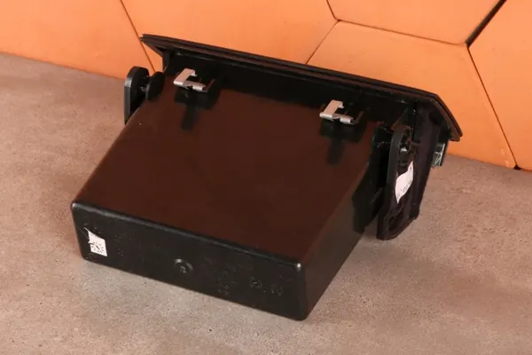 OEM 9211310 Förare Konsolförvaring Svart - Begagnad image 4