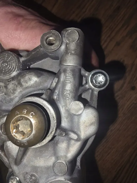 Bomba de aceite OEM 7551004 para BMW E60 3.0 272CV image 4