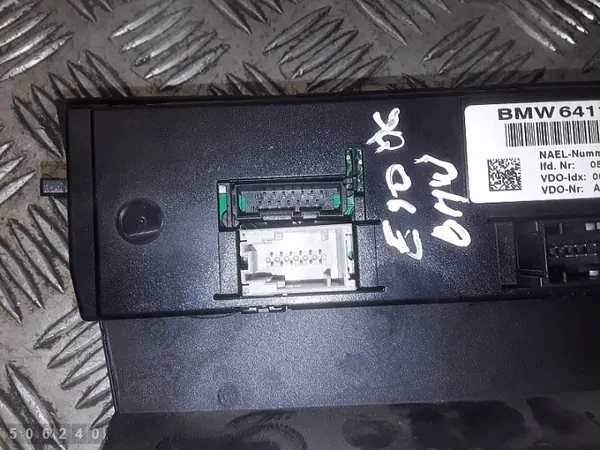 BMW 3-sarja E90 E91 ilmastointimoduuli OEM 698806401 image 3