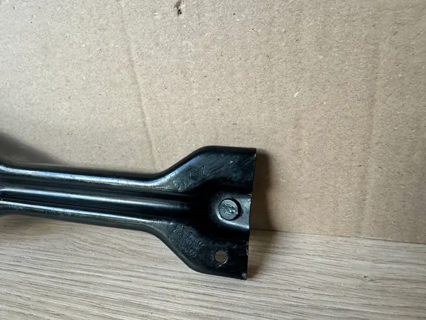 Volkswagen Caddy Framskärm Låshållare image 2