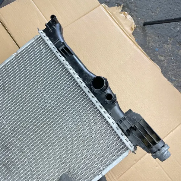 Mercedes VITO W447 vesijäähdytin OEM A4475010001 image 5