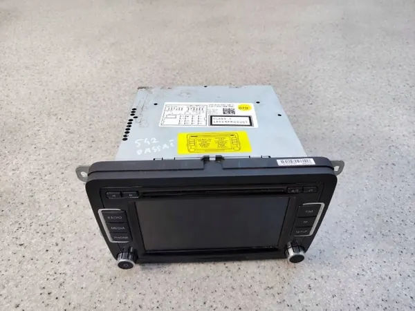 OEM 3c8035190c radio VW Passat B7:lle & Tiguanille image 3